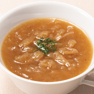 野菜のおいしさと具材感が楽しめる本格的な味わいのオニオンスープ
